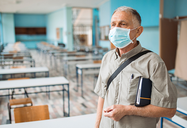 instructor-in-mask-in-classroom