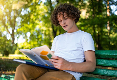 When and Why Do Students Engage with Course Readings?